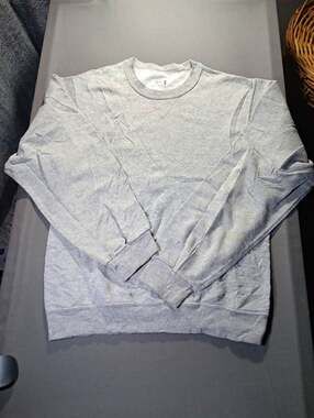 Fruit of the Loom Men's distressed Gray Crewneck Pullover Sweatshirt Size Small